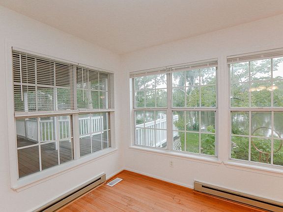 5th image of 6049 Lake Terrace Cir