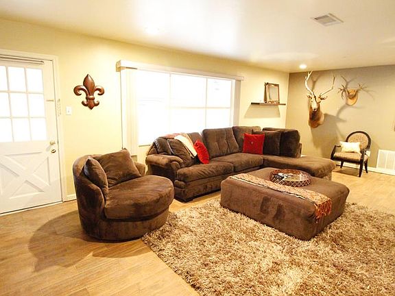 2nd image of 1907 Oaklawn Dr