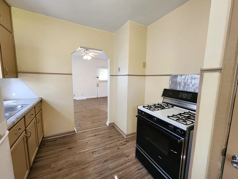 615 Kirkwood Ave — Photo 12