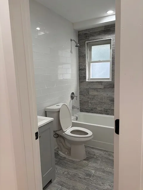 3 bed, 1000 sqft, $3,818 — Photo 4