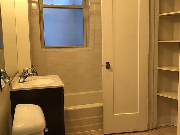 3rd image of 4124 N Clarendon Ave #2
