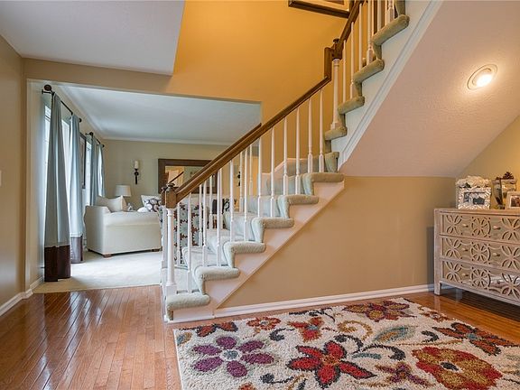 2nd image of 20722 Parkwood Ln