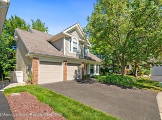 13 Glen Oaks Ct, Old Bridge, NJ 08857