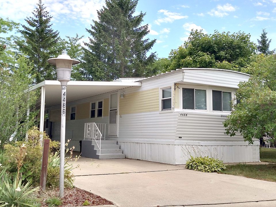 Ashwood Drive view of rental home.