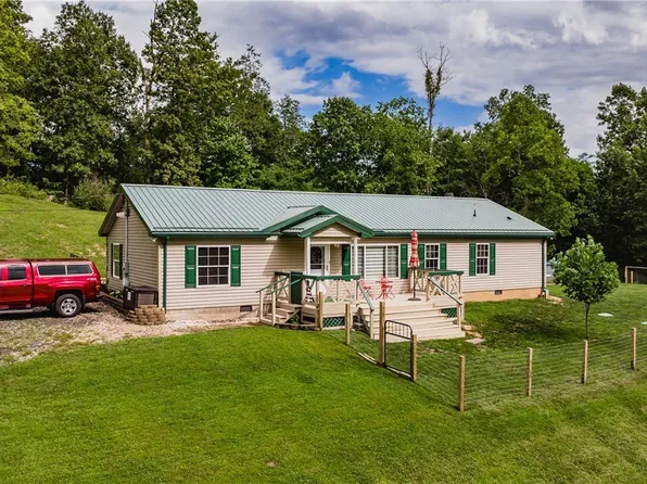 98 Stag Rd, Washington, WV 26181