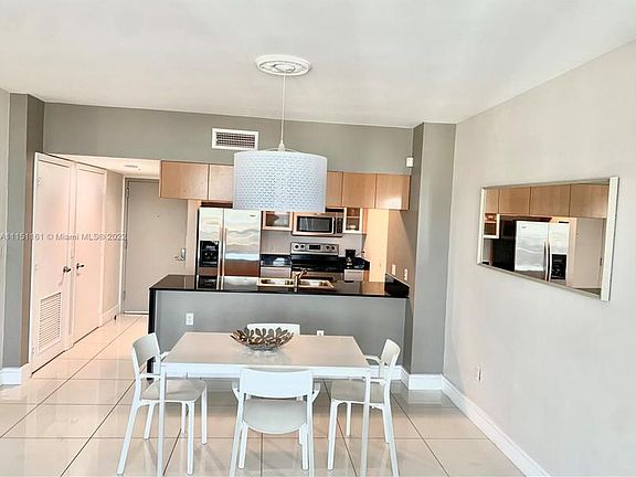 3rd image of 1750 N Bayshore Dr APT 5511