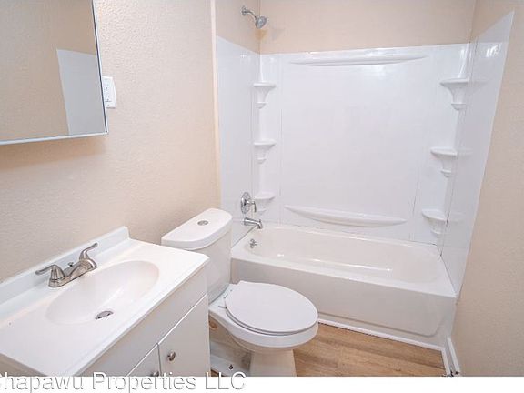 4th image of 1323 Lamar St