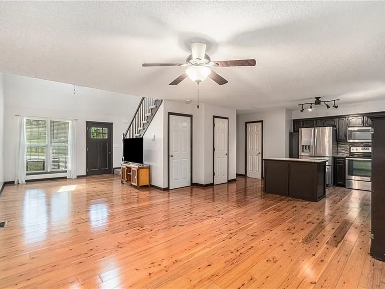 1853 Chickadee Dr — Photo 7