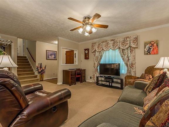 4th image of 156 Hidden Valley Dr