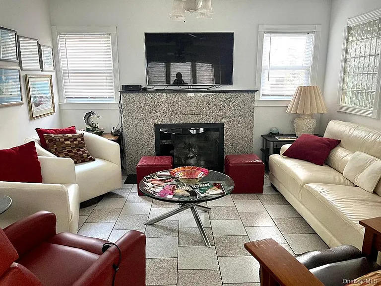 11 Delaware Ave — Photo 6
