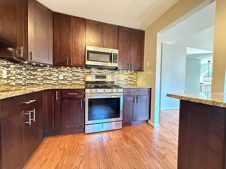 4206 Waltham Ct — Photo 4