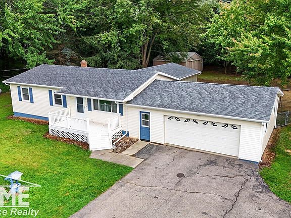 2nd image of 2711 Hibbard Rd
