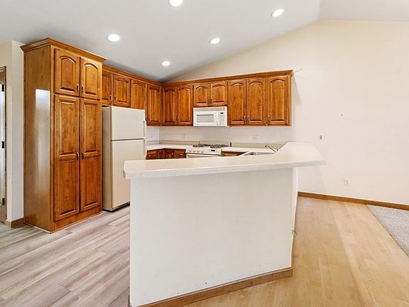 5th image of 2297 Somerset Dr