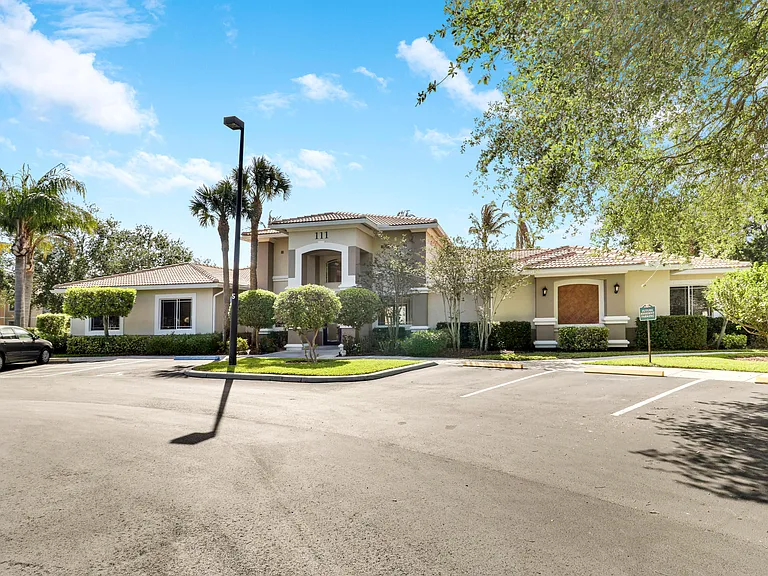 141 SW Palm Dr #306 — Photo 51
