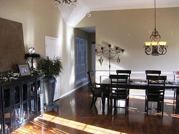 5th image of 729 Pine Lakes Dr