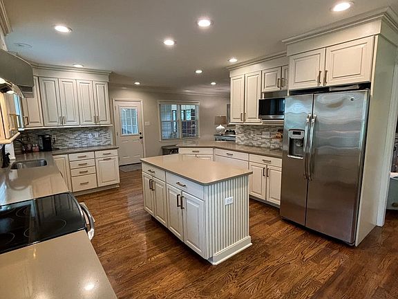 4th image of 2101 Arlington Blvd