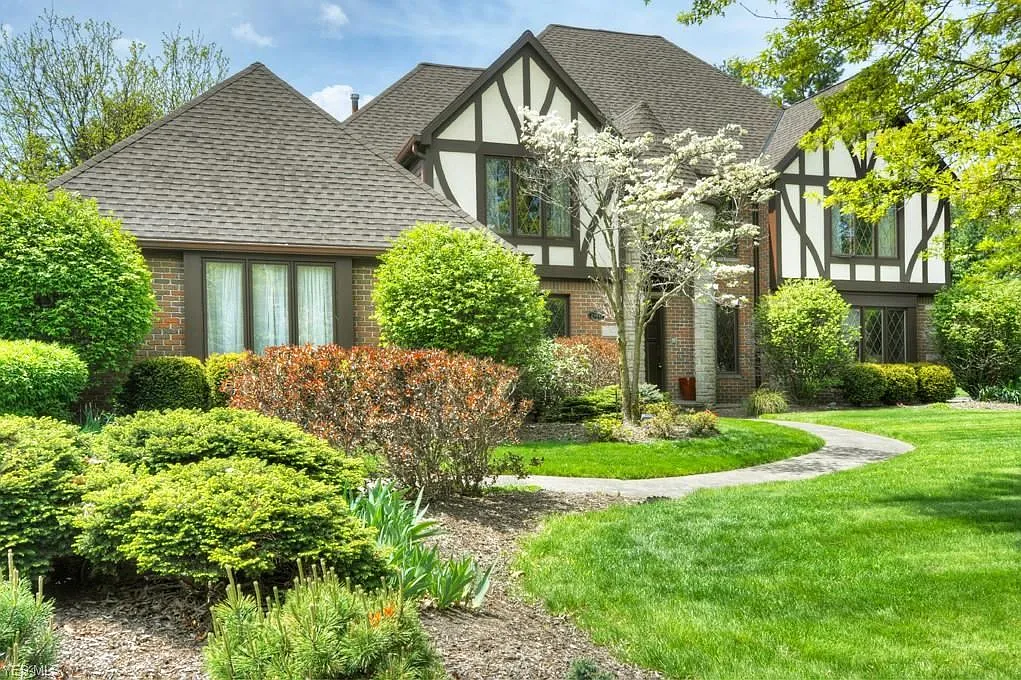 23487 Wingedfoot Dr photo 1