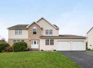 40 Willow Way Dr, Enola, PA 17025