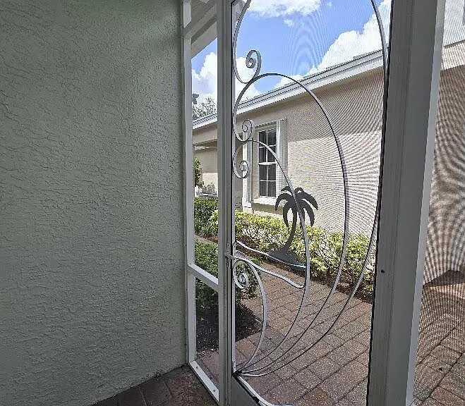 1463 SE Tidewater Pl — Photo 7