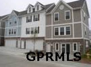 14661 Ames Cir, Omaha, NE 68116