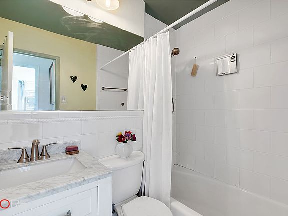 5th image of 435 E 65th St APT 8F