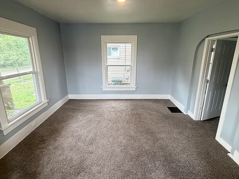 1035 Cherry Ave NE — Photo 4
