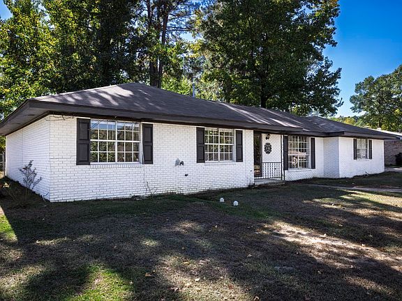 3rd image of 2701 Lynwood Dr