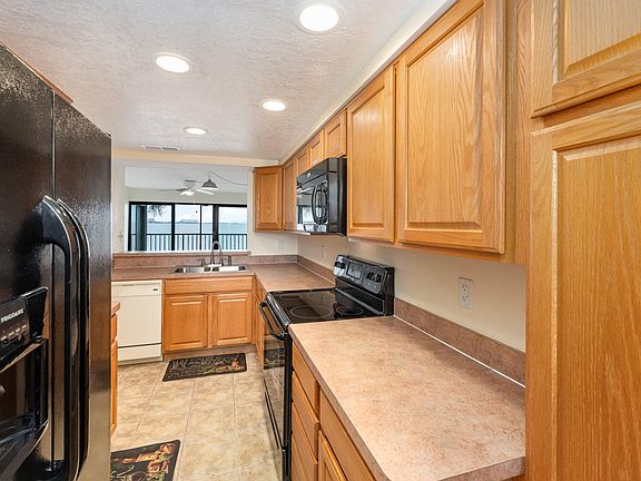 5th image of 2465 S Washington Ave #201