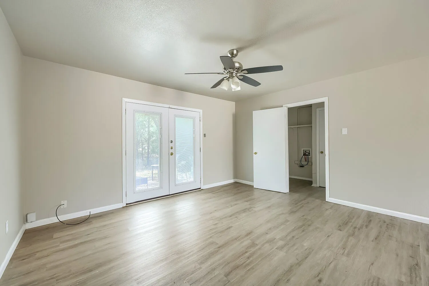 3 bed, 1.5 bath, 1173 sqft, $1,950 — Photo 2