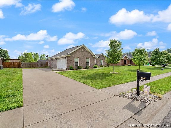 4th image of 2660 Crescent Hill Drive NE