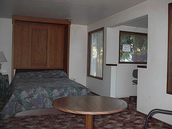 5th image of 236 De Barr Ave