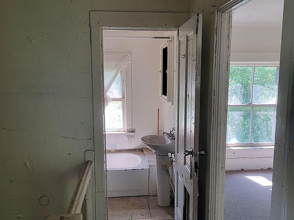 2nd image of 750 Van Buren St