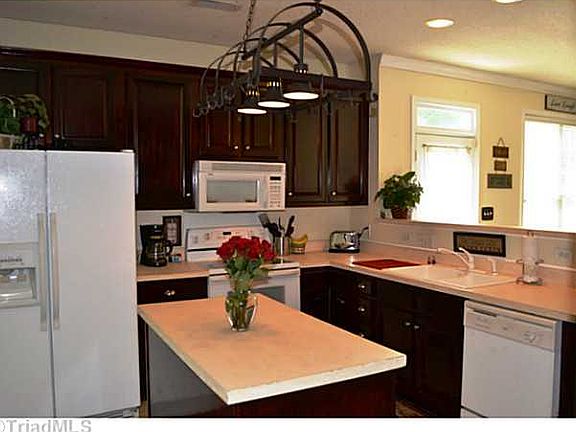 5th image of 501 Crystal Hill Ct