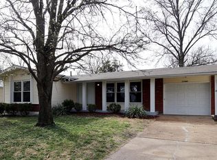 12460 Glencliff Dr, Maryland Heights, MO 63043
