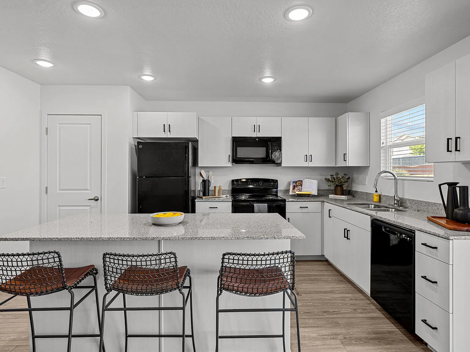 Desert Village Townhomes — Photo 2