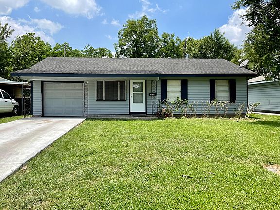 2nd image of 2407 Huntington Dr