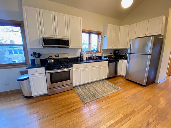 4th image of 1351 N Wolcott Ave Unit 4