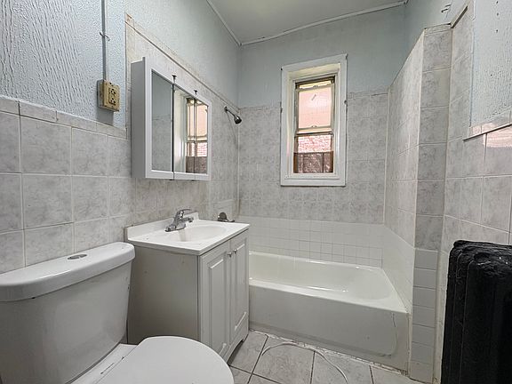 5th image of 148 Virginia Ave #4