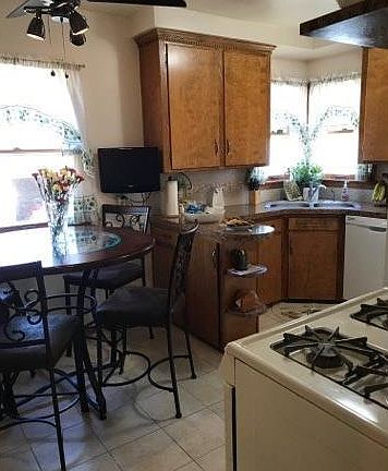 5th image of 7526 Glencoe Ave