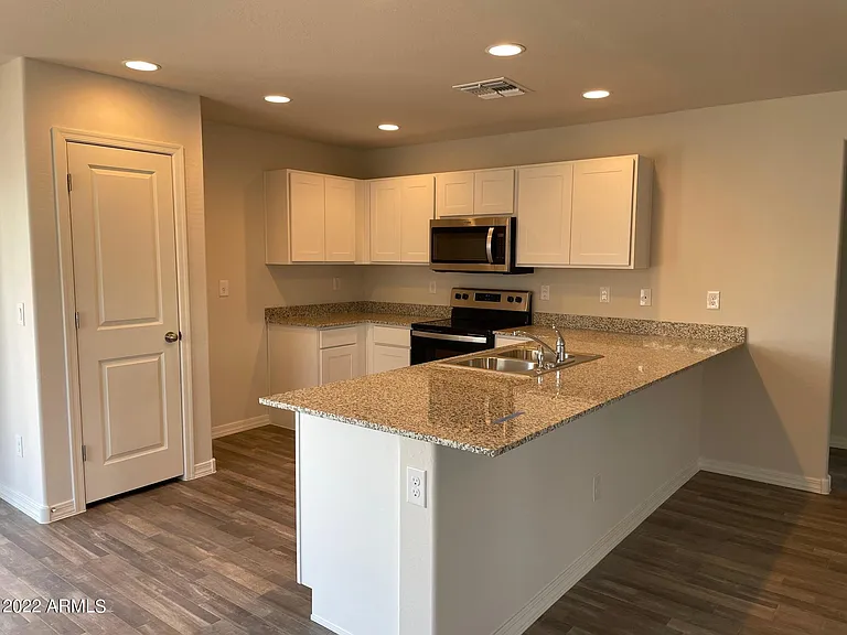 2062 E Julian Dr — Photo 2