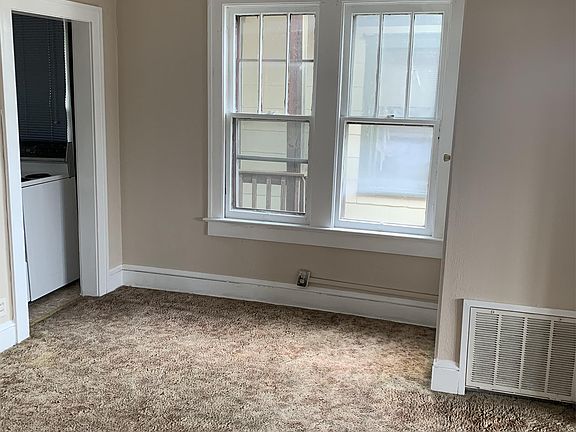 Dining area / Middle room