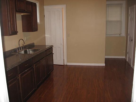 3rd image of 221 Seward St