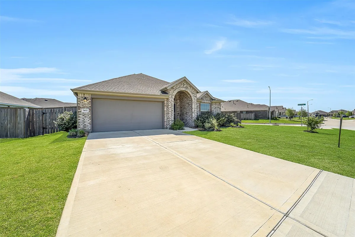 Building Photo - 7402 Bridal Ranch Dr