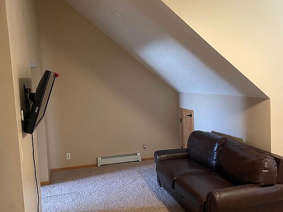 5th image of 111 Spruce Dr