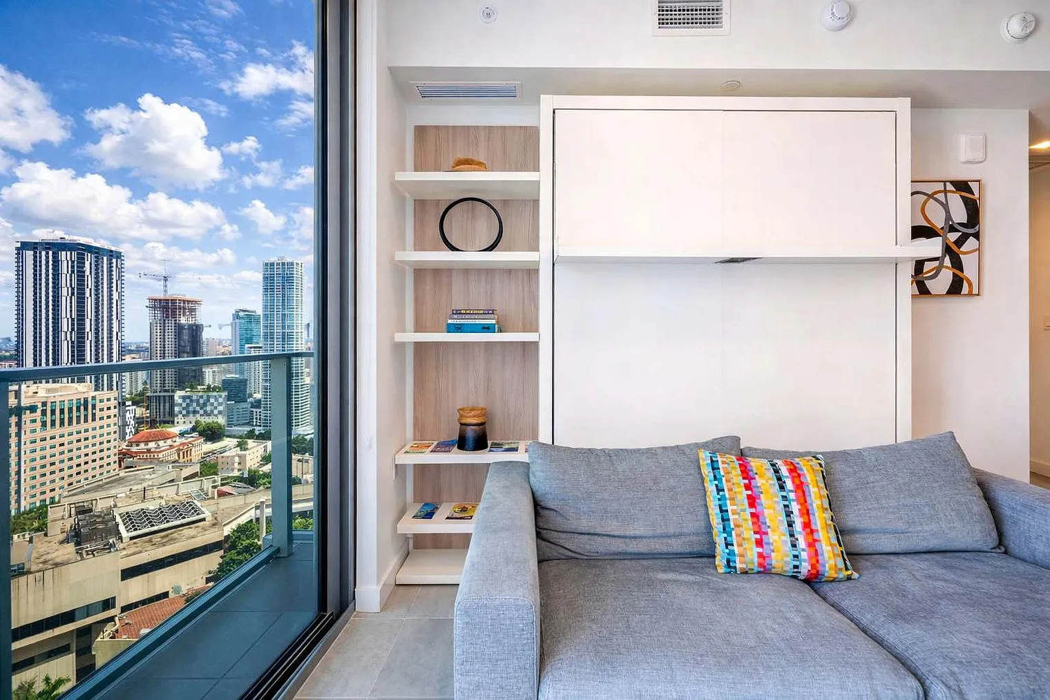 1 bed, 1.0 bath, 581 sqft, $3,738 — Photo 2