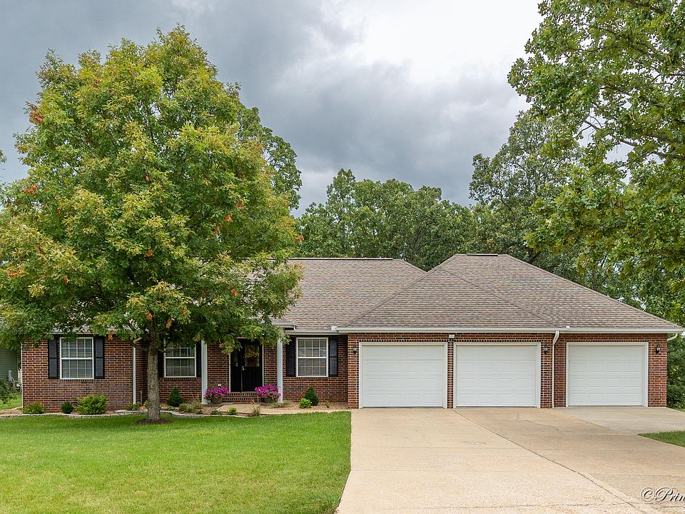 1st image of 15 Dogwood Circle