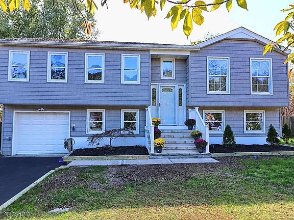 2nd image of 7 Bayberry Dr