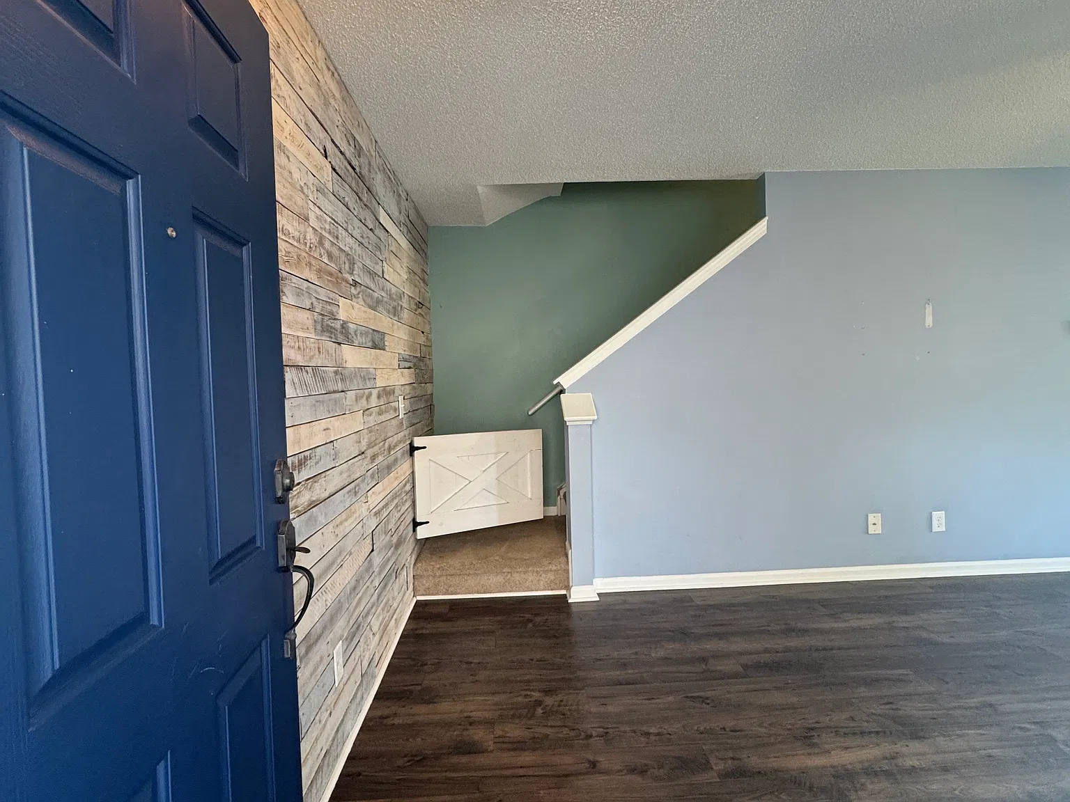 4 bed, 2.5 bath, 1903 sqft, $2,550 — Photo 2