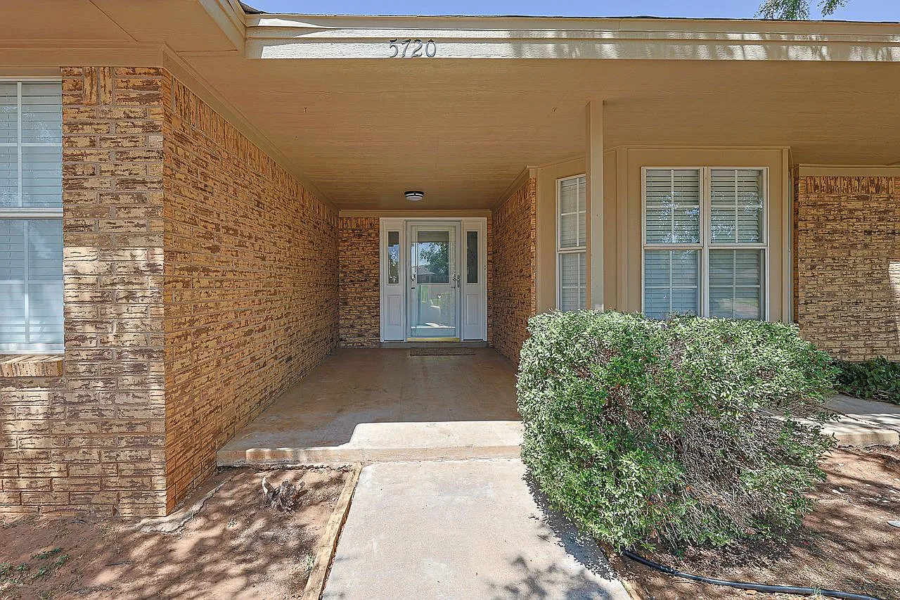 3 bed, 2.0 bath, 1610 sqft, $1,850 — Photo 3