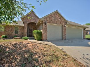 928 Crooked Oak Cir, Guthrie, OK 73044